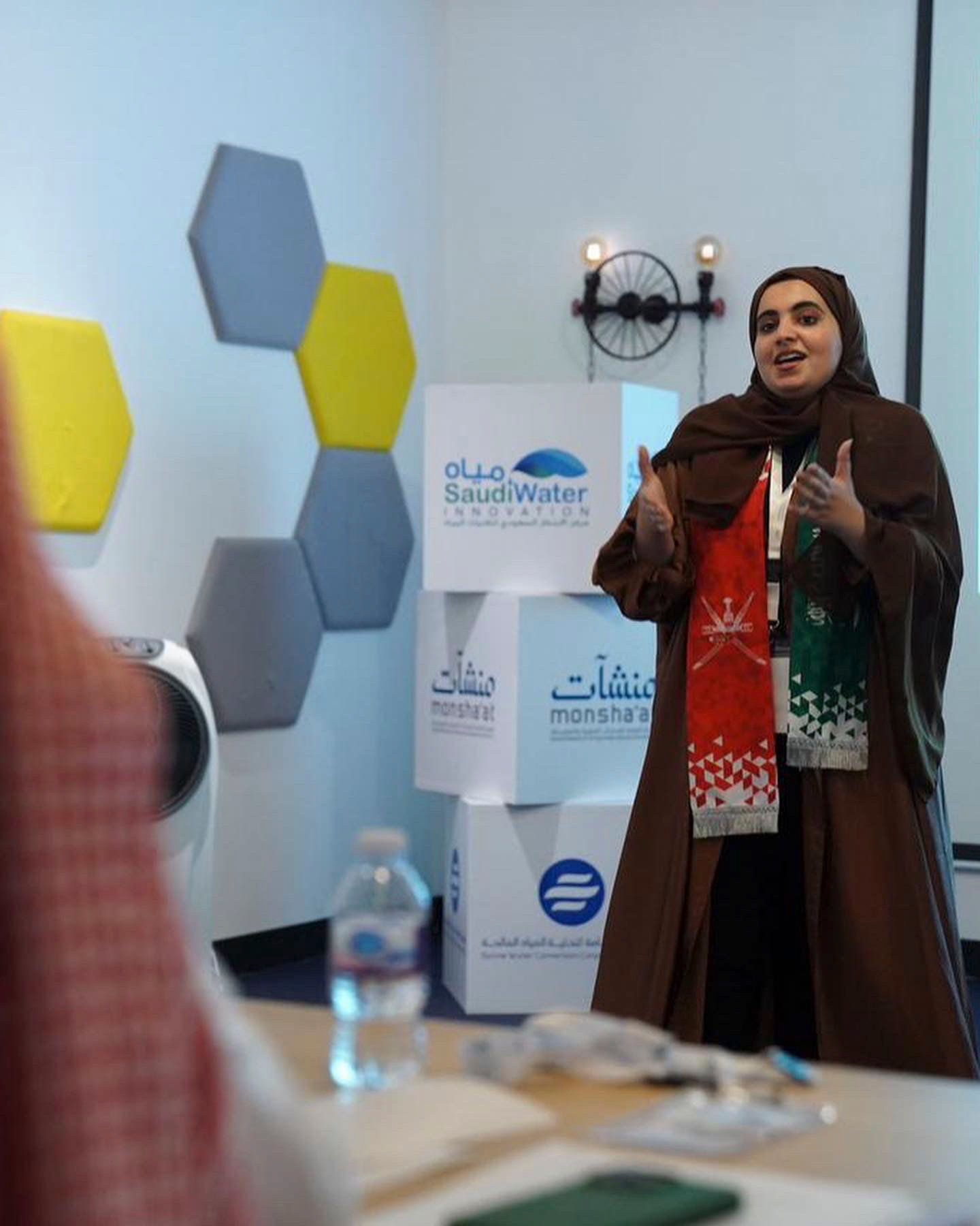 Omani Innovator Manar Al-Jahuriy Impresses with Algae-Based 3D Printer Inks, Secures Funding