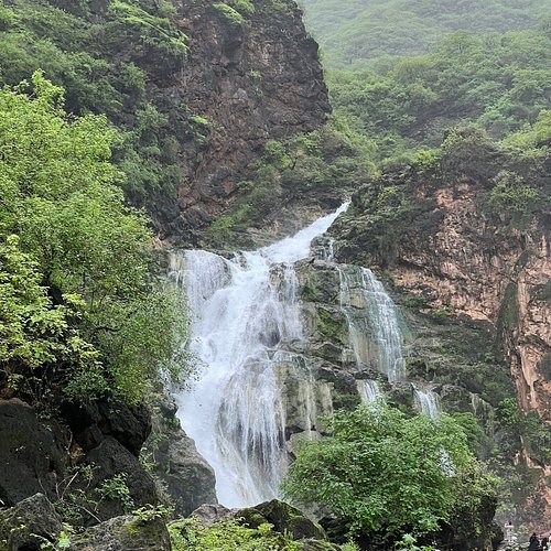 Salalah Waterfalls: A Travel Guide to Discover the Best Waterfalls During Khareef Season