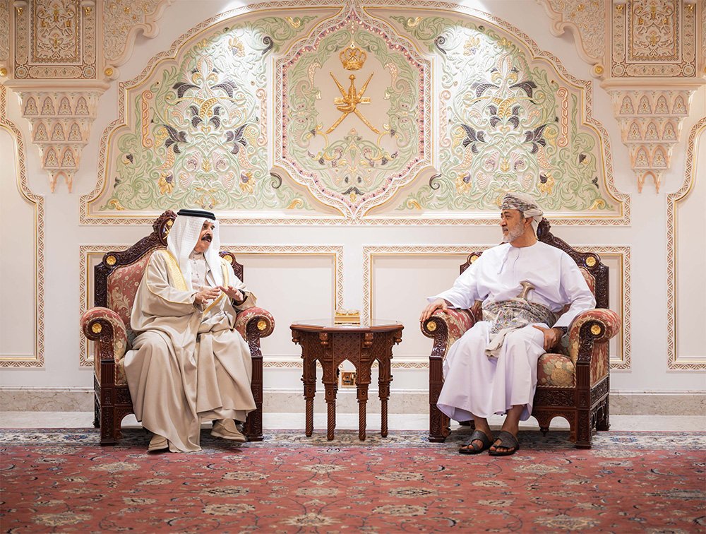 Bahrain’s King Hamad Arrives in Oman for a Private Visit to Dhofar