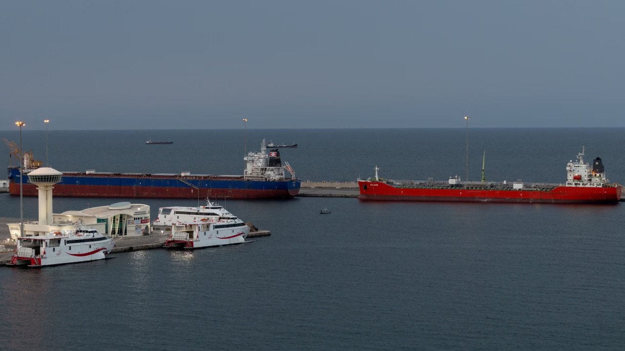 Oman’s Tightrope: Balancing Tehran and Washington to Defuse a Maritime Crisis